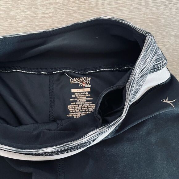 Danskin Now Active Athletic Cropped Capri Leggings XS - Picture 3 of 3